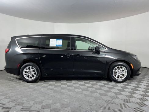Used 2023 Chrysler Voyager LX FWD image 9