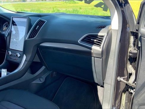 Used 2022 Ford Edge SE w/ Black Appearance Package image 15