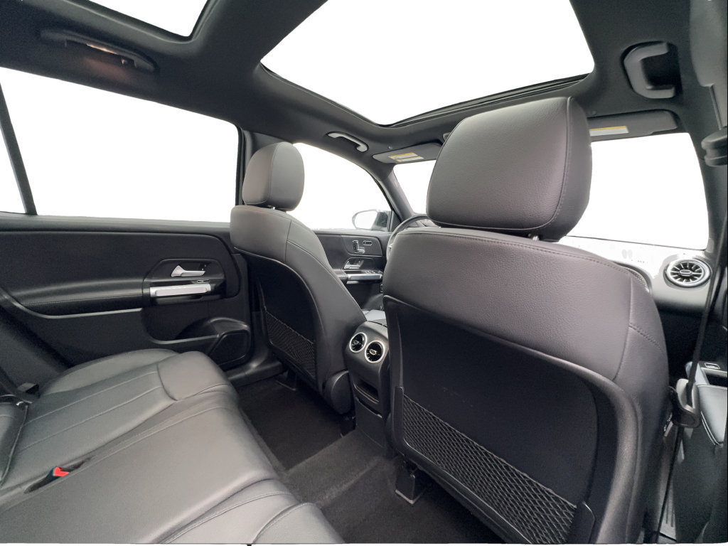 Used 2025 Mercedes-Benz GLB 250 4MATIC image 29