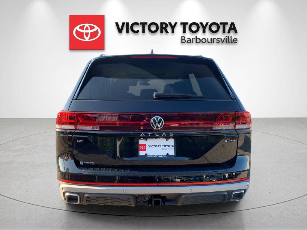 Used 2025 Volkswagen Atlas Peak Edition SE AWD/4WD image 4