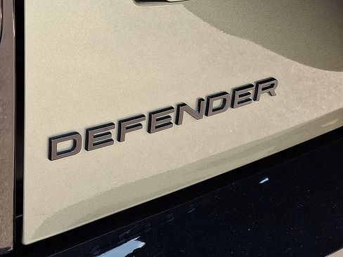 Used 2025 Land Rover Defender 110 X-Dynamic SE AWD/4WD image 30