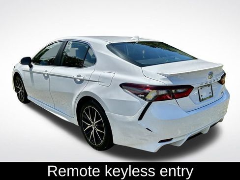 Used 2023 Toyota Camry SE image 4