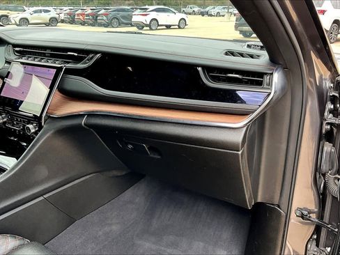 Used 2023 Jeep Grand Cherokee L Summit w/ High Altitude Package image 19