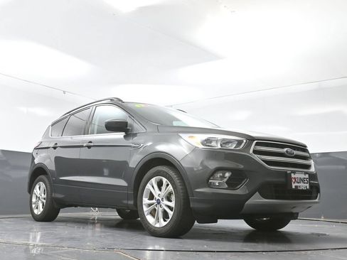 Used 2018 Ford Escape SE w/ SE Sync 3 Package FWD image 50