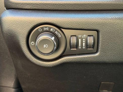 New 2026 Chrysler Pacifica Select w/ S Appearance Package FWD image 27