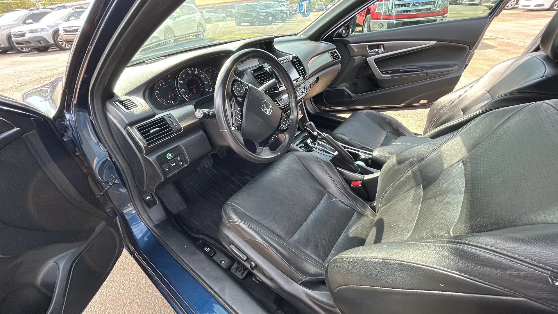 Used 2017 Honda Accord Touring image 14