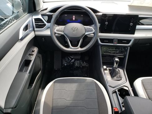 New 2026 Volkswagen Taos SE FWD image 10