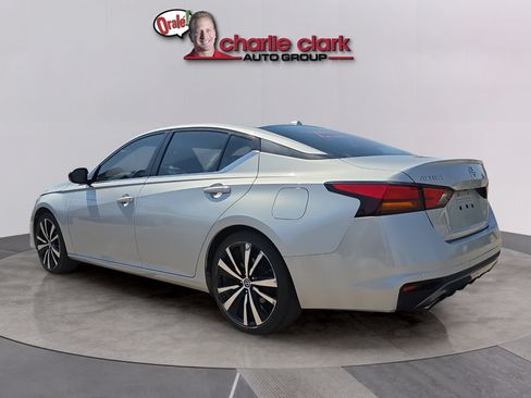 Used 2022 Nissan Altima 2.5 SR FWD image 3