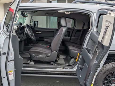 Used 2014 Toyota FJ Cruiser 4WD w/ Convenience Package image 6