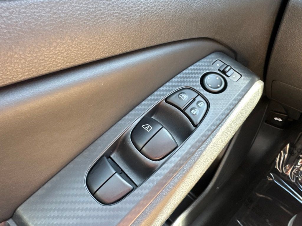 Used 2025 Nissan Altima 2.5 SV FWD image 7