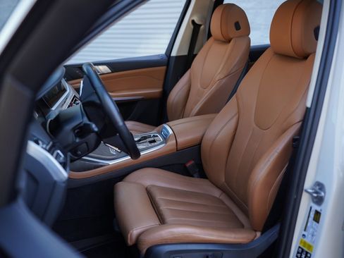 Used 2022 BMW X7 xDrive40i w/ Premium Package image 22