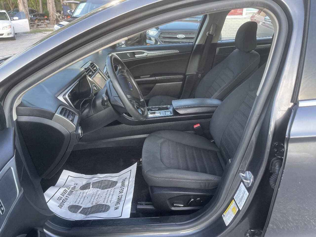 Used 2020 Ford Fusion SE FWD image 11