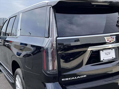 Used 2025 Cadillac Escalade ESV Luxury AWD/4WD image 13