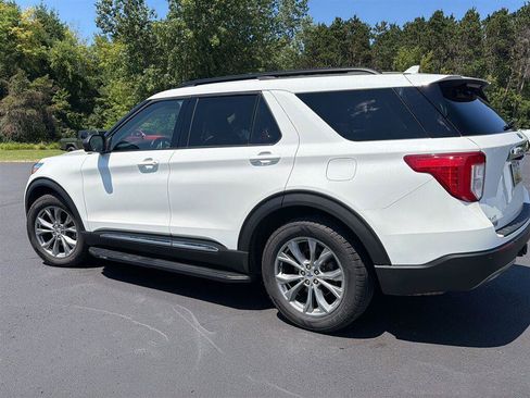 Used 2022 Ford Explorer XLT w/ Equipment Group 202A AWD/4WD image 3