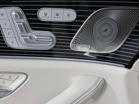 Used 2023 Mercedes-Benz Maybach GLS 600 4MATIC image 9