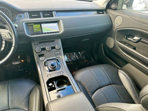 Used 2019 Land Rover Range Rover Evoque SE image 24