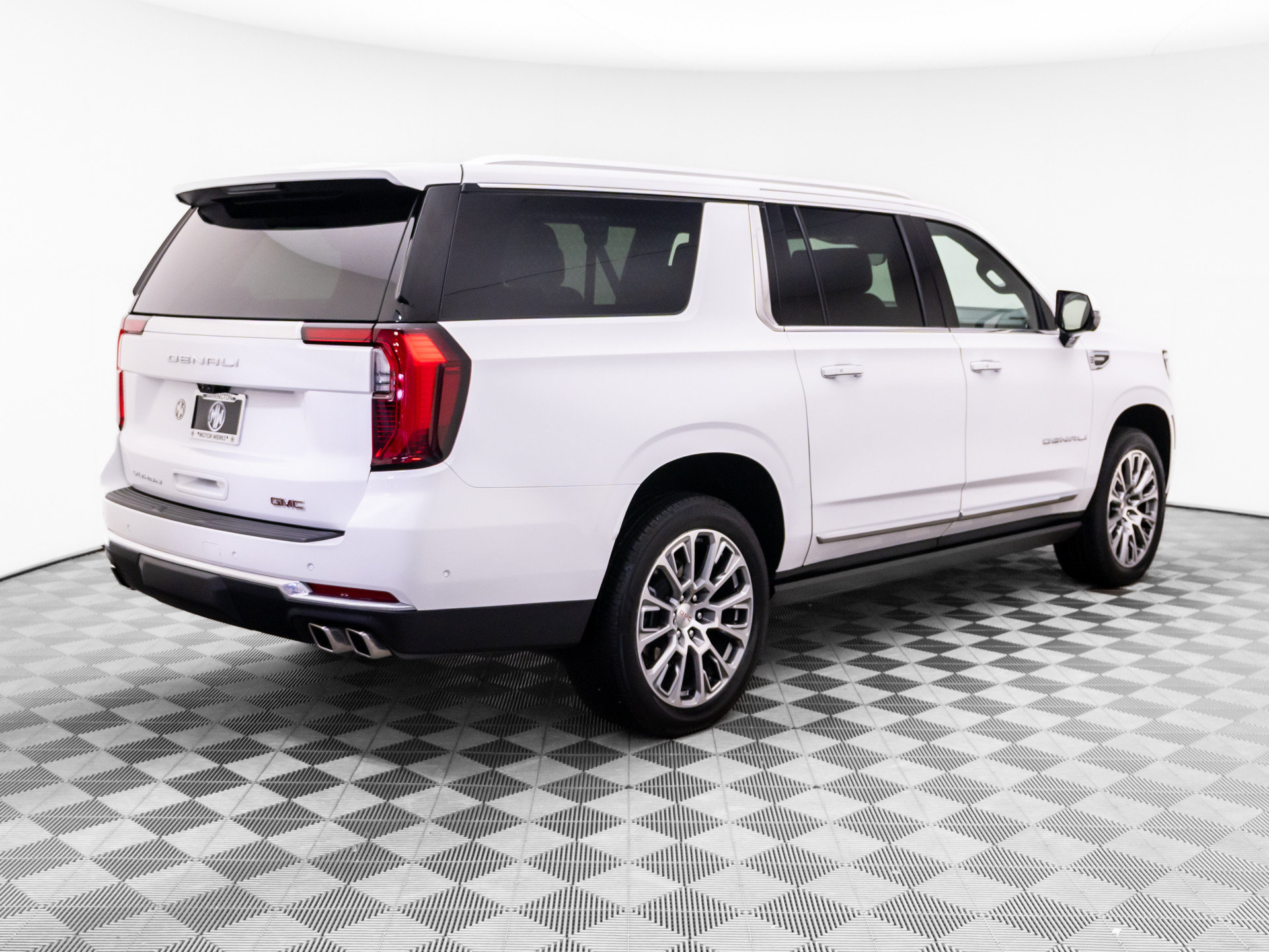 Used 2025 GMC Yukon XL Denali w/ Denali Reserve Package AWD/4WD image 5