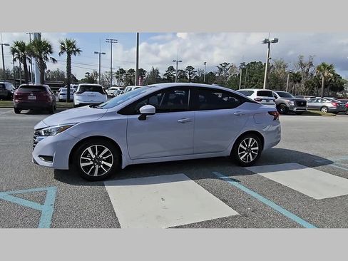 Used 2025 Nissan Versa SV w/ Trunk Package image 23