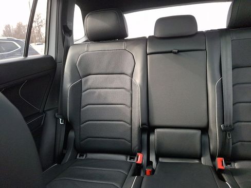 Used 2022 Volkswagen Tiguan SEL R-Line image 14