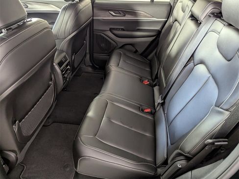 New 2025 Jeep Grand Cherokee Limited image 14