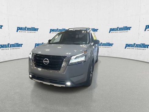 Used 2022 Nissan Pathfinder Platinum w/ Cargo Package AWD/4WD image 4