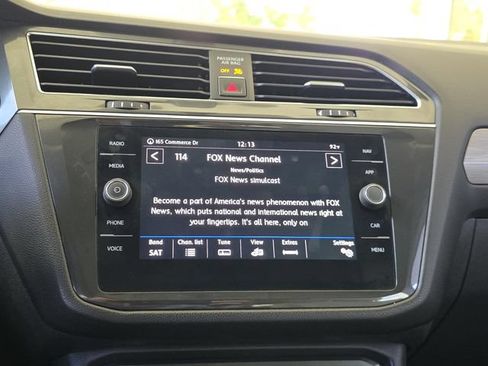 Used 2018 Volkswagen Tiguan SEL FWD image 21