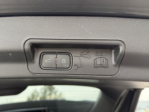 Used 2023 Ford Explorer Platinum w/ Technology Package image 40