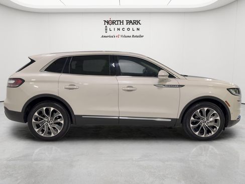 Used 2021 Lincoln Nautilus Reserve AWD/4WD image 6