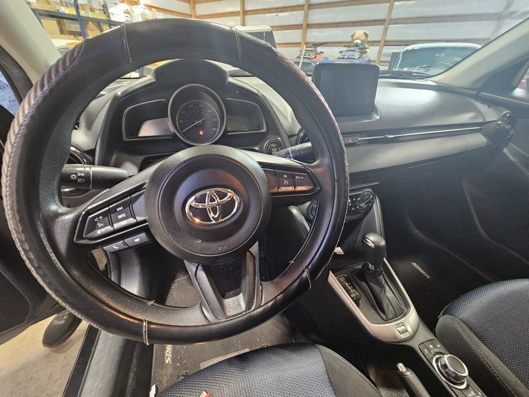 Used 2019 Toyota Yaris L FWD image 17
