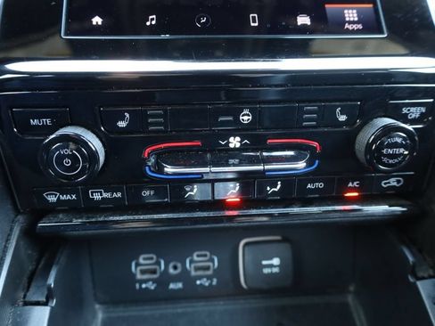 Used 2024 Jeep Grand Cherokee Altitude AWD/4WD image 28