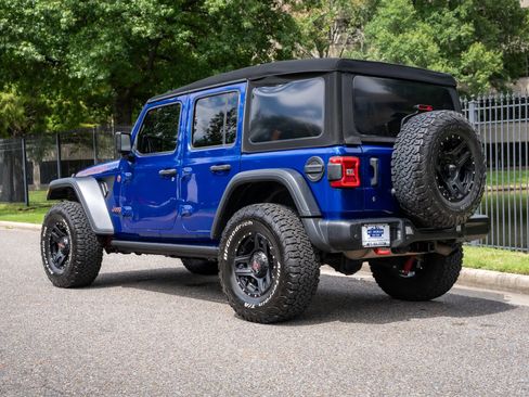 Used 2019 Jeep Wrangler Unlimited Rubicon w/ Dual Top Group AWD/4WD image 8