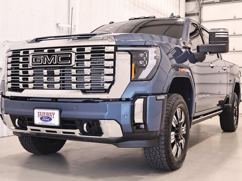 Used 2025 GMC Sierra 2500 Denali w/ Denali Reserve Package AWD/4WD image 5