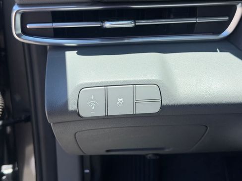 Used 2024 Hyundai Elantra SEL FWD image 19