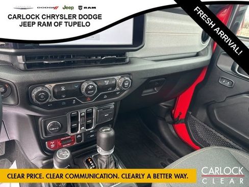 Used 2025 Jeep Wrangler Sport image 27