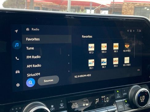 Certified 2024 Toyota Highlander XLE image 25
