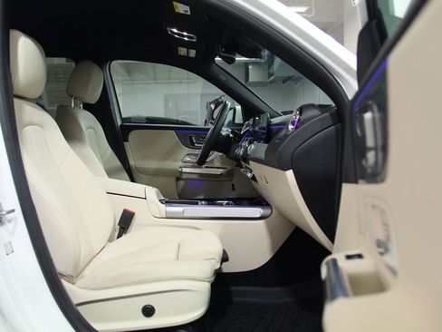 Certified 2025 Mercedes-Benz GLB 250 4MATIC image 22