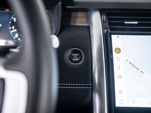 Used 2025 Land Rover Discovery Dynamic SE image 39