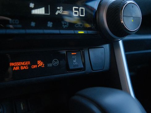 Used 2022 Toyota RAV4 XLE image 24