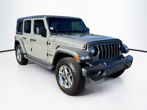Used 2021 Jeep Wrangler Unlimited Sahara image 2