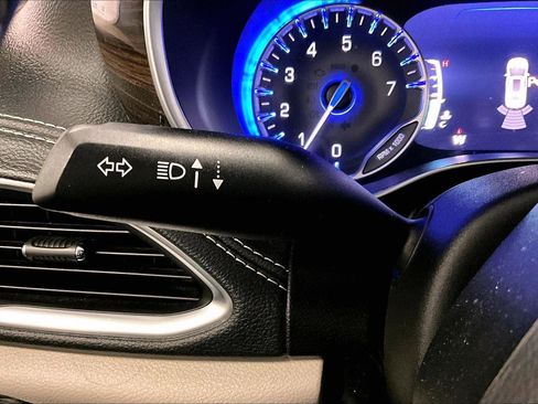 Used 2023 Chrysler Pacifica Limited image 31