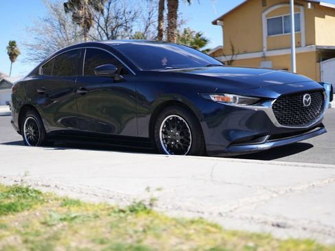 Used 2019 MAZDA MAZDA3 Sedan w/ Preferred Package FWD image 17
