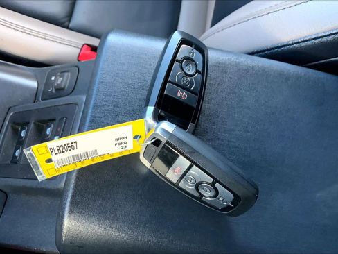 Used 2023 Ford Bronco Wildtrak image 14