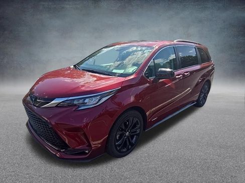 Used 2021 Toyota Sienna XSE w/ XSE Plus Package FWD image 6