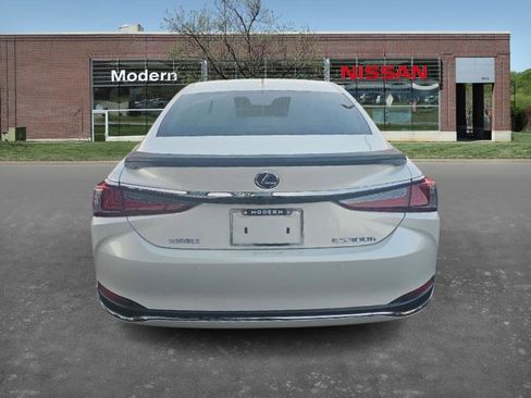 Used 2022 Lexus ES 300h w/ Premium Package image 8