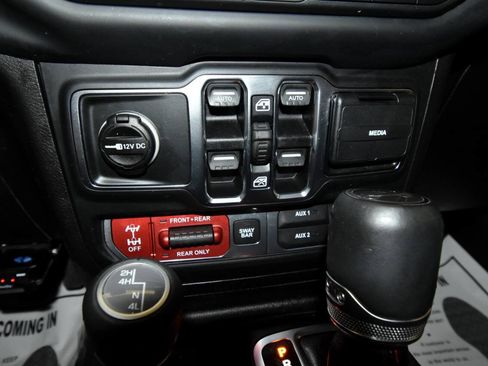 Used 2018 Jeep Wrangler Unlimited Rubicon AWD/4WD image 26