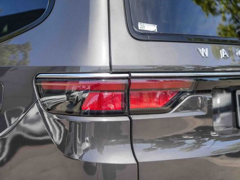 Used 2022 Jeep Wagoneer Series II AWD/4WD image 9