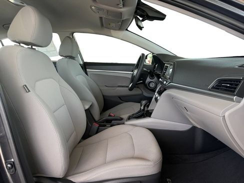 Used 2020 Hyundai Elantra SE FWD image 17