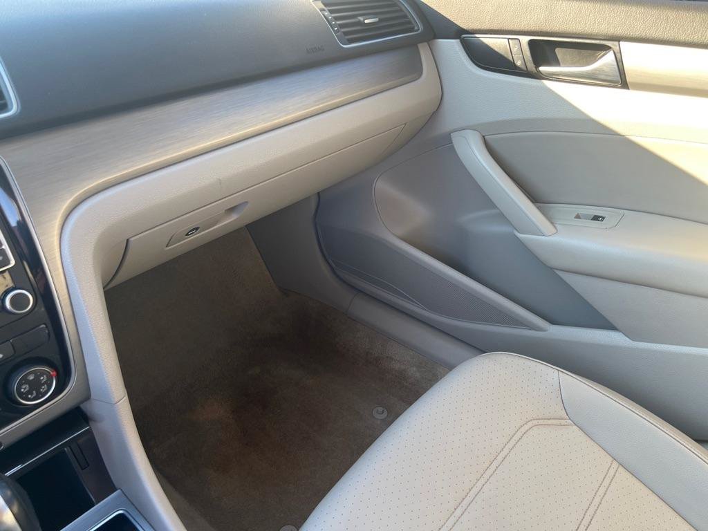 Used 2015 Volkswagen Passat TDI SE FWD image 21