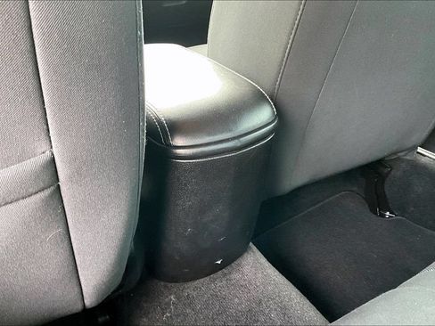 Used 2013 Dodge Avenger SE FWD image 32