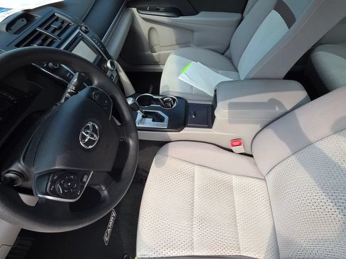 Used 2014 Toyota Camry LE FWD image 12